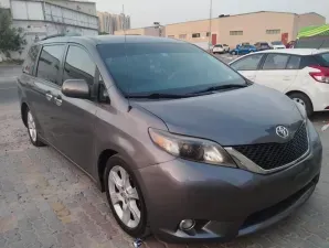 2014 Toyota Sienna in Dubai