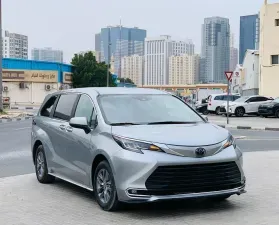 2022 Toyota Sienna in Dubai