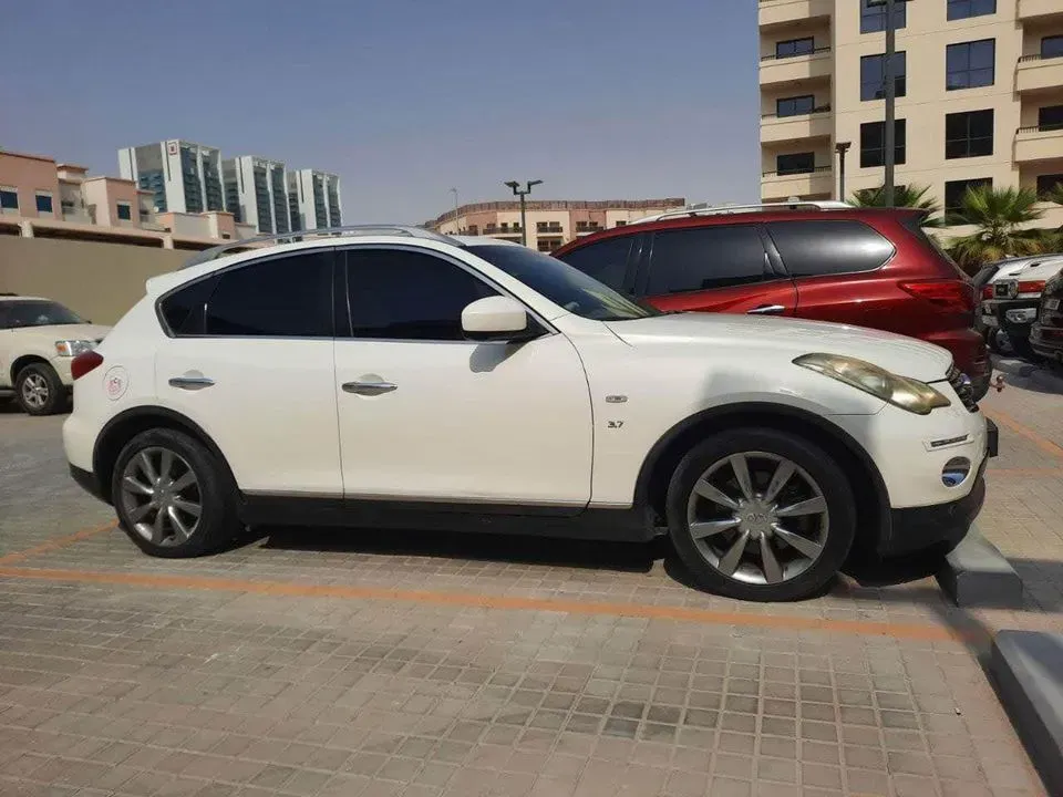 2015 Infiniti QX50 in Dubai