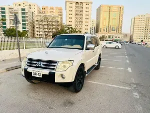 2009 ميتسوبيشي باجيرو in Dubai