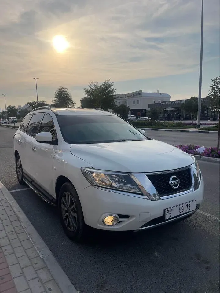 2015 Nissan Pathfinder in Dubai