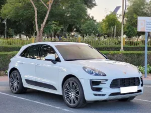 2015 Porsche Macan in Dubai