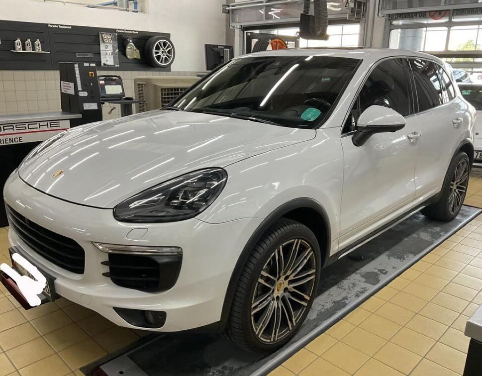 2016 Porsche Cayenne in Dubai