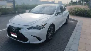 2020 Lexus ES in Dubai