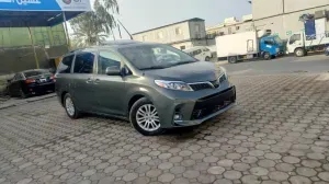 2013 Toyota Sienna in Dubai