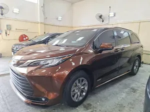 2021 Toyota Sienna in Dubai