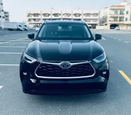 2021 Toyota Highlander in Dubai