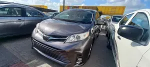 2017 Toyota Sienna in Dubai